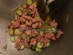 娱乐吃瓜酱辣椒炒肉,带你领略美食与娱乐的双重魅力
